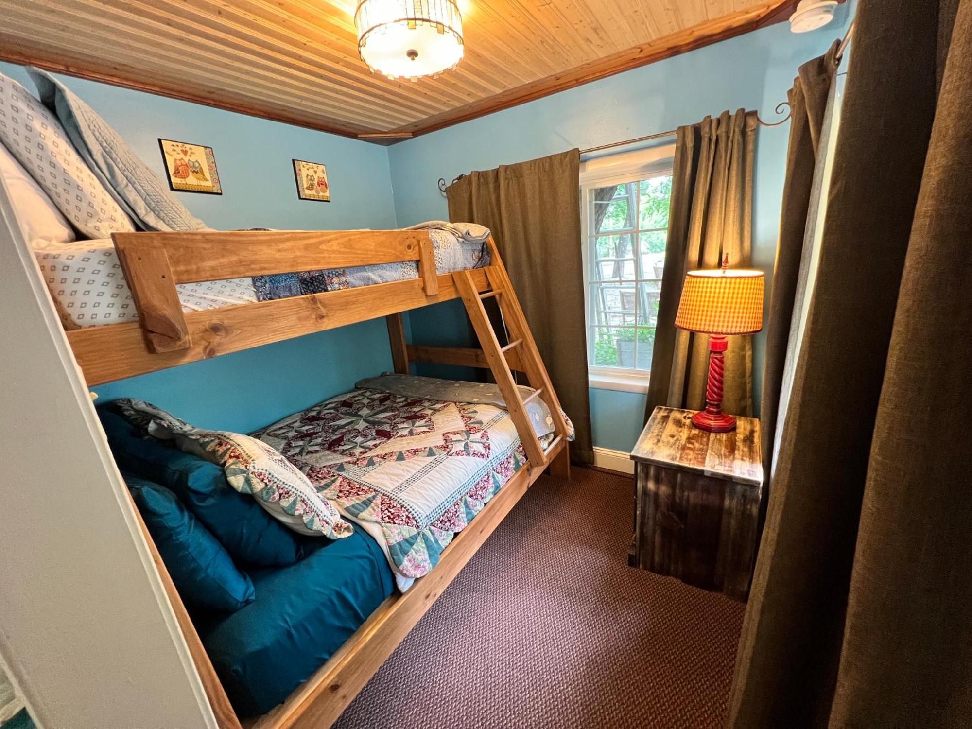 Sherwood Court Cottages & Guest Rooms Eureka Springs Extérieur photo
