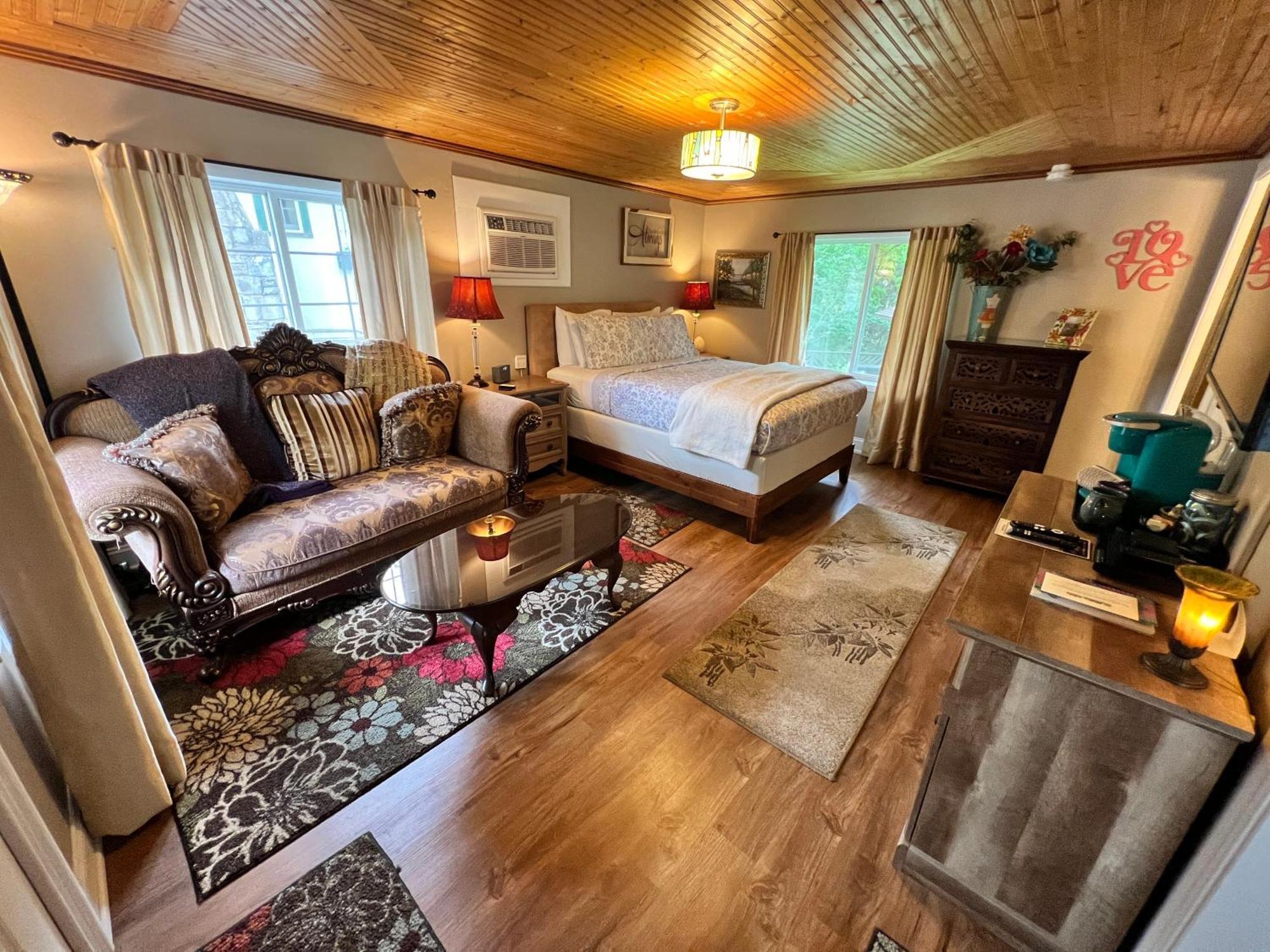 Sherwood Court Cottages & Guest Rooms Eureka Springs Extérieur photo