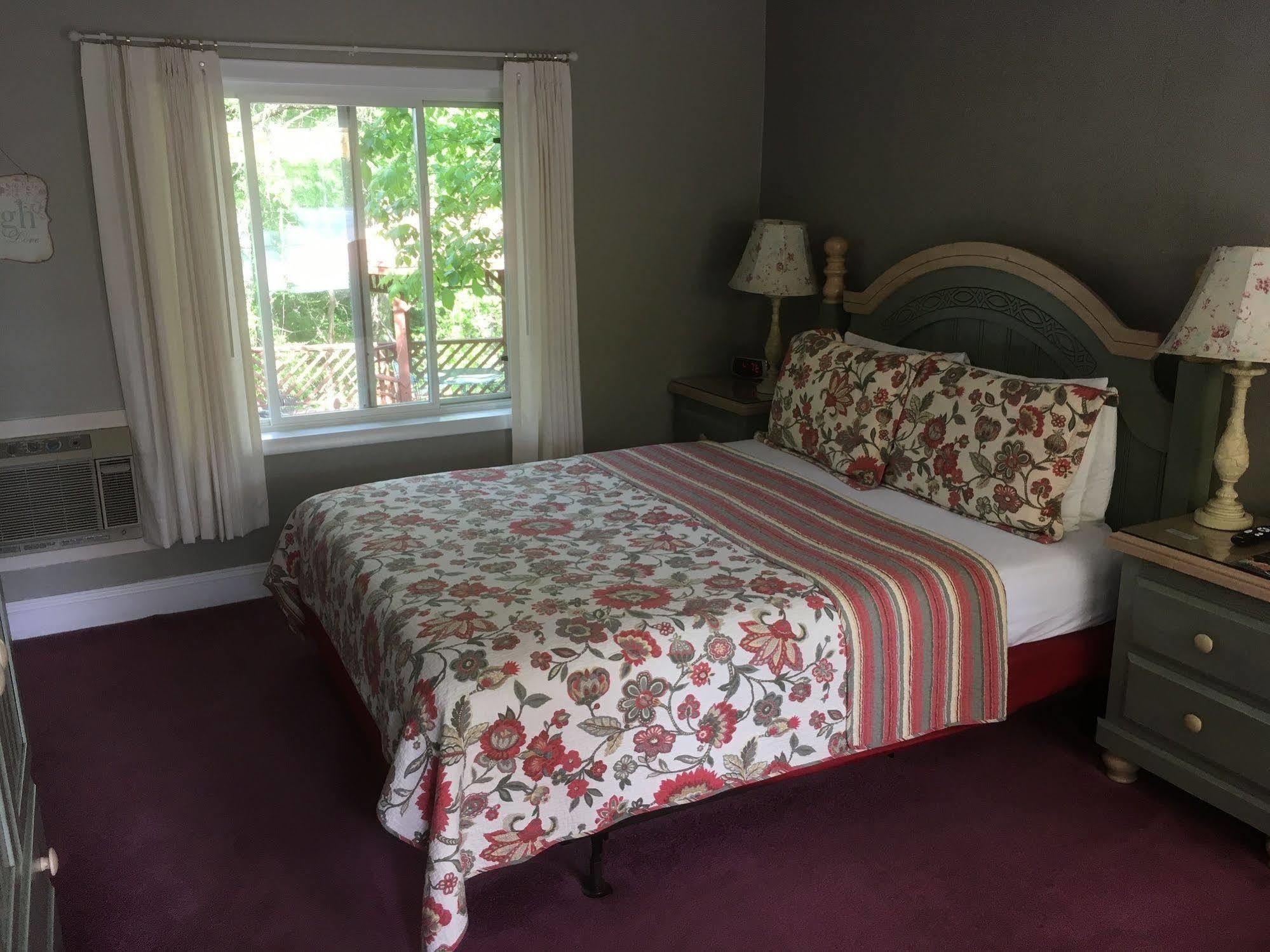 Sherwood Court Cottages & Guest Rooms Eureka Springs Extérieur photo