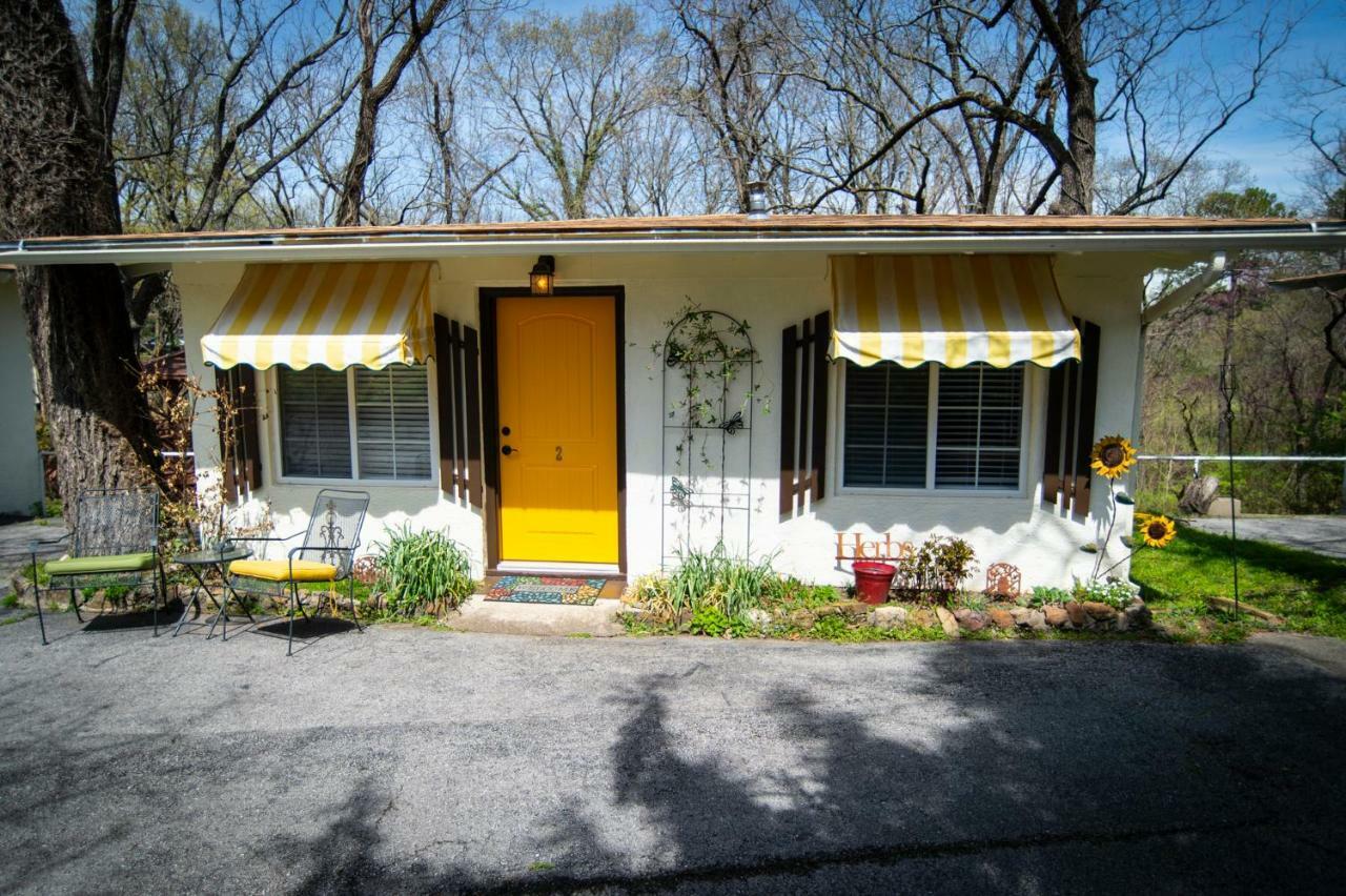 Sherwood Court Cottages & Guest Rooms Eureka Springs Extérieur photo